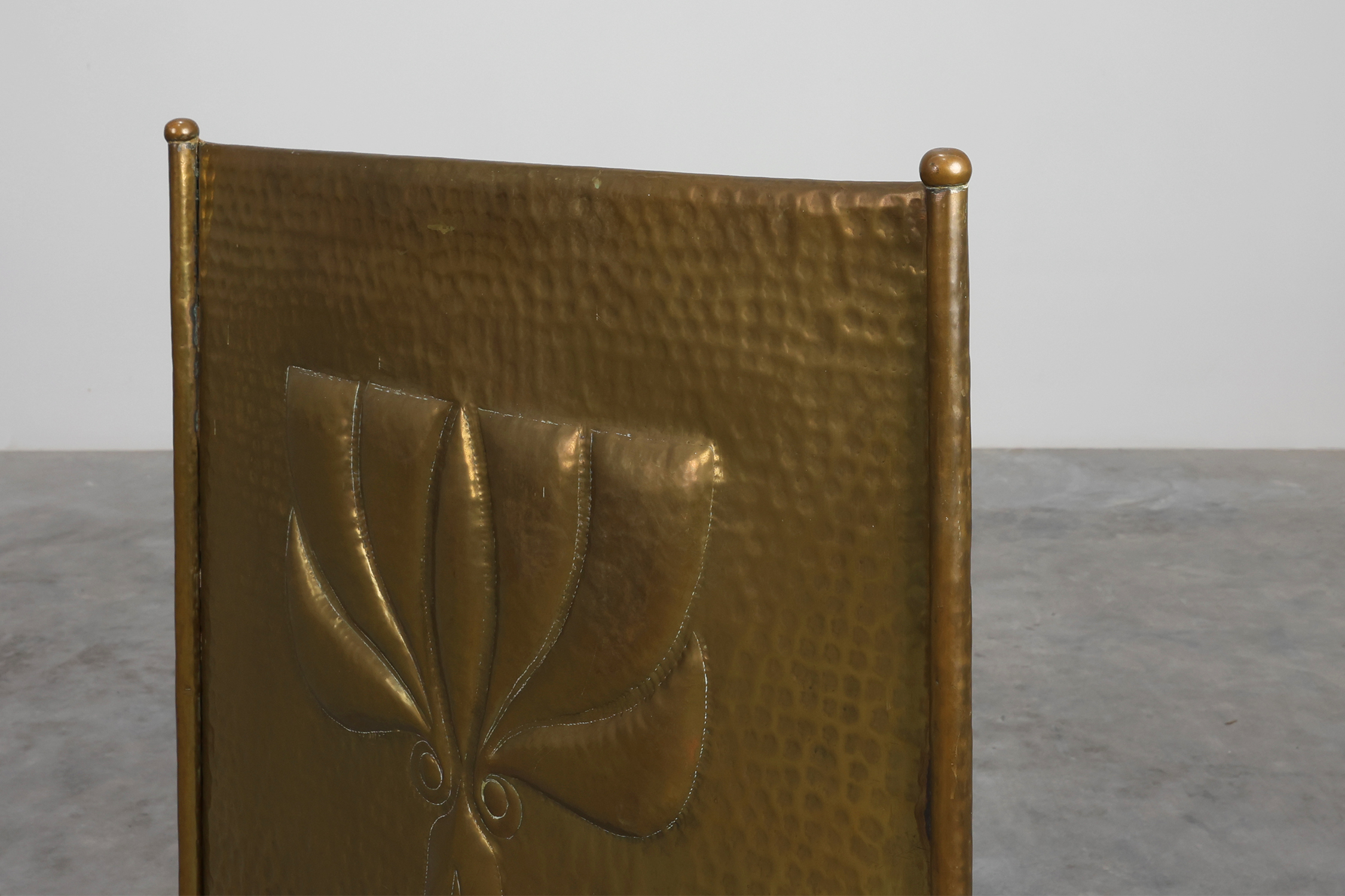 Elegant Art Deco hammered Copper Fireplace Screen, France 1920sthumbnail